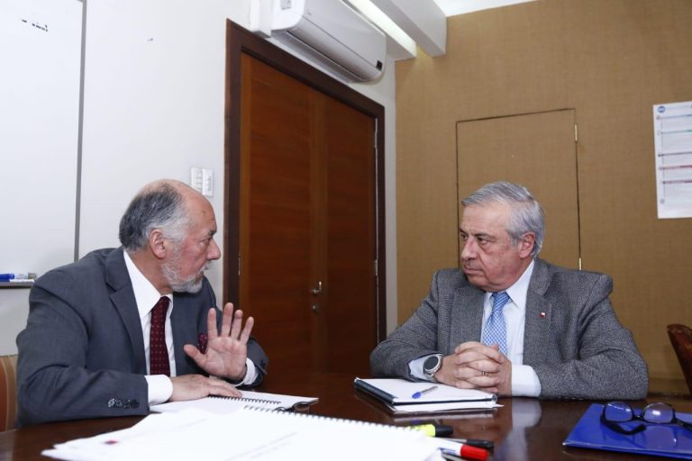 Diputado Flores confirma que Ministro de Salud instruyó solución inmediata a déficit operativo en Hospital de Panguipulli