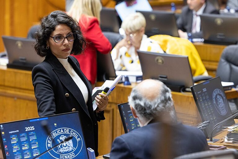 Senadora Gatica, en medio de su tratamiento por cáncer de mama, exige al gobierno reforzar detección temprana