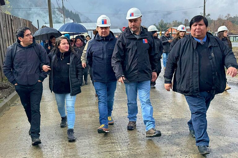Seremi de Vivienda visitó el 57 por ciento de avance de obra de conjunto habitacional en Neltume