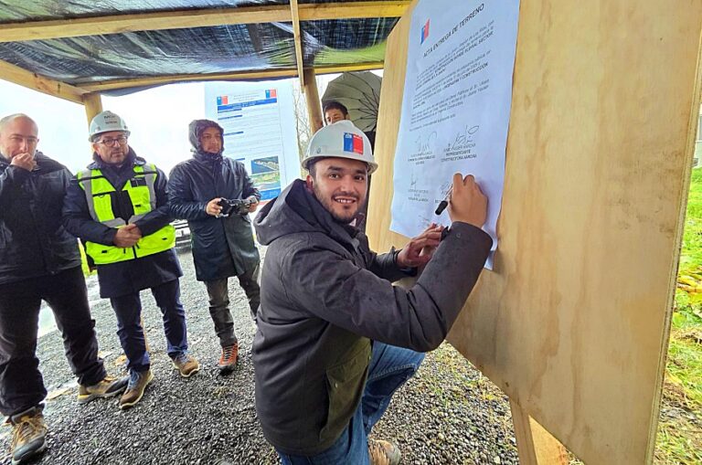Delegado del Ranco Alex Valderrama y seremi MOP ponen en marcha futuro proyecto fluvial en sector Cocule de La Unión