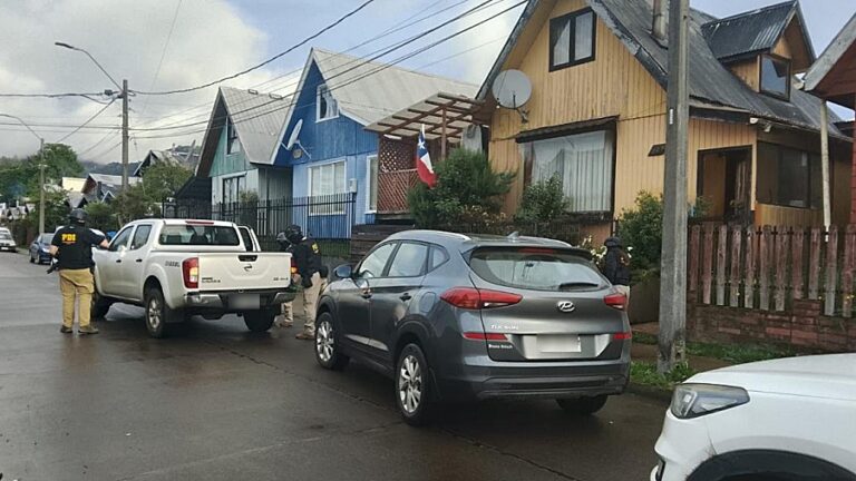 PDI detuvo a tres personas por microtráfico e incautó sustancias ilícitas en Río Bueno y Lago Ranco